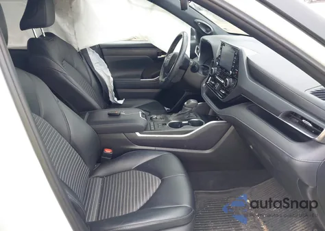 2021 Toyota Highlander Xse z USA, uszkodzony, nr VIN 5TDJZRBH2MS058826